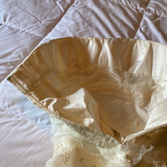 Oleg Cassini Ivory Wedding Dress with Train - Picture 13 of 14